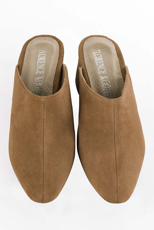 Caramel brown women's clog mules. Round toe. Low flare heels. Top view - Florence KOOIJMAN